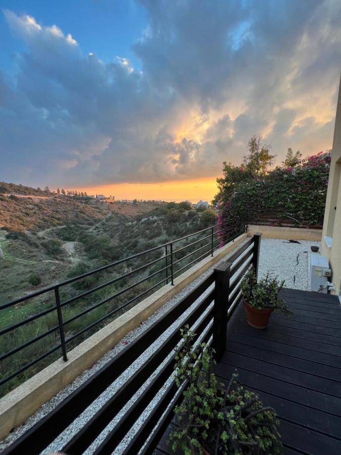Hillview Apartment Peyia Dış mekan fotoğraf
